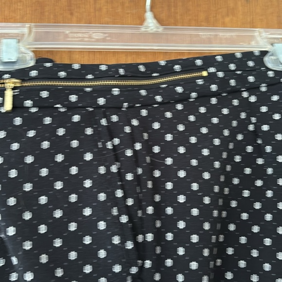 H&M narrow leg, size 10,96 poly,4 elastane. Nice print, hardly worn. - Picture 3 of 4